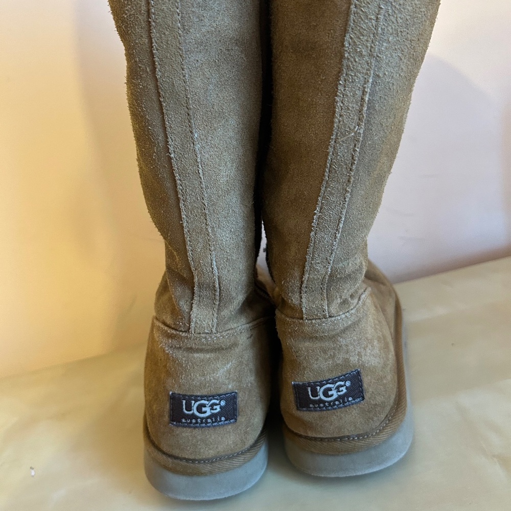 UGG Australia Women’s size US 7 EU 38 Tall Boots